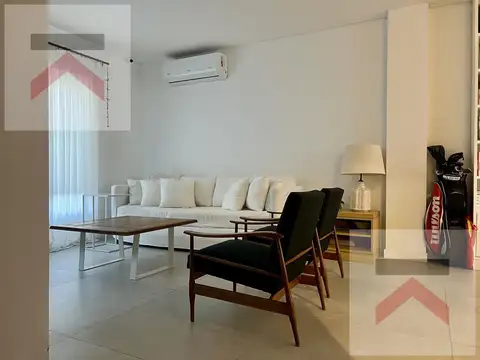 Impecable casa de tres dormitorios con pileta en alquiler. Libertador al rio. La Lucila.