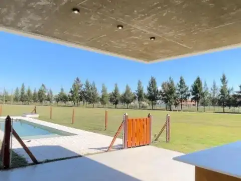 ALQUILER - CASA 4 AMBIENTES C/PILETA - SAN VICENTE