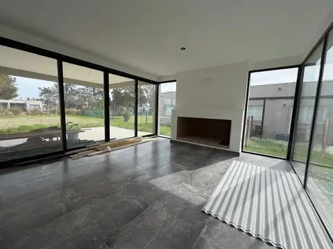 Casa 6 ambientes con 4 baños