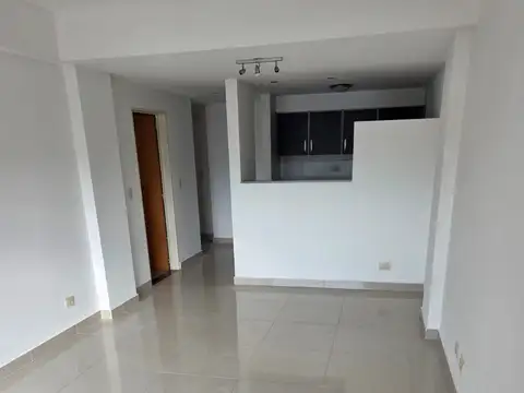 Monoambriente al frente con balcón, s/ Salvador Maria del Carril. Impecable estado