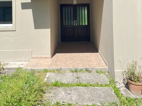 Exc Casa 3 Dorm Vta Suite/Gge/pileta/qcho Praderas