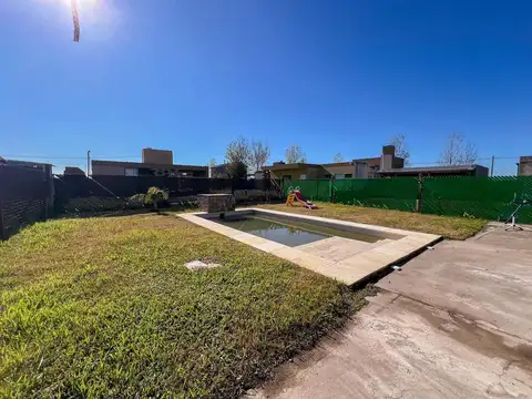 Casa de 3 dormitorios, pileta y 3 cocheras. Tierra de Sueños 3, Roldán.