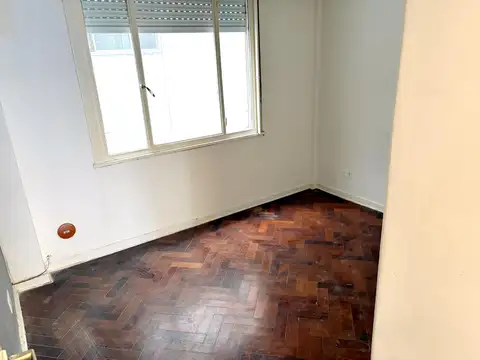 90m2, 5 Amb. C/balcón, baño, Toilette, Lav, Dep.