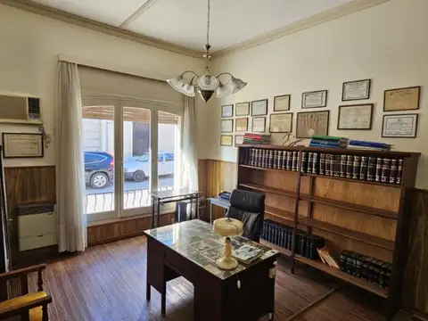 Casa 5 ambientes con 2 baños