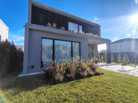 Barrio Vila Marina II. Blvd. de Todos los Santos 4300,