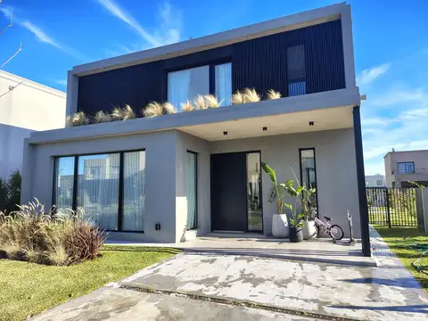 Barrio Vila Marina II. Blvd. de Todos los Santos 4300,