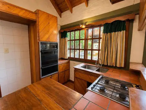 Casa en Venta con 4 cocheras
