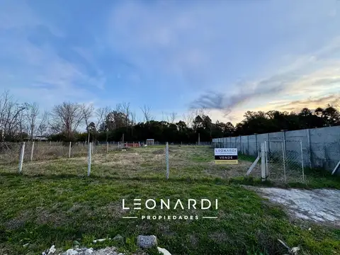 Terreno en venta en Barrio Santo Domingo, Loma Verde - con mejoras!