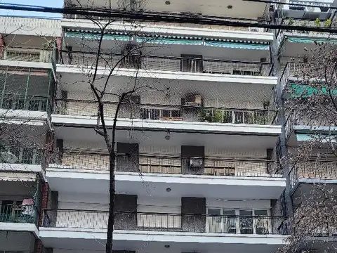 Semipiso de 4 ambientes c/dependencia. Al frente. Cochera