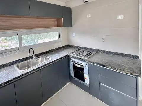OPENHOUSE inmobiliaria vende magnífica casa a estrenar en Barrio Dalvian
