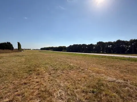 Casa quinta de 2900m2 sobre Ruta 193 km 13