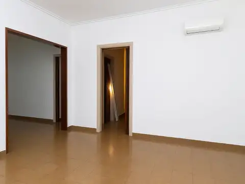 CASA CON LOTE PROPIO EN VERSALLES