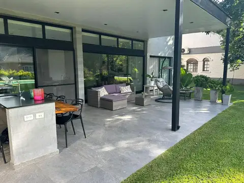Casa 5 ambientes con 3 baños