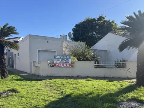 LUMINOSA CASA EN ESQUINA - TODO EN PLANTA BAJA