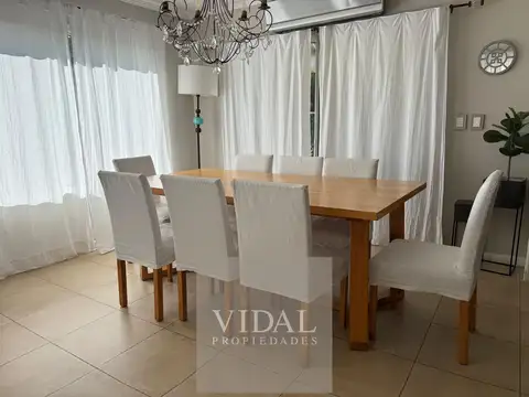 Casa 6 ambientes con 4 baños