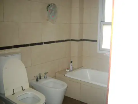 Casa 5 ambientes con 4 baños