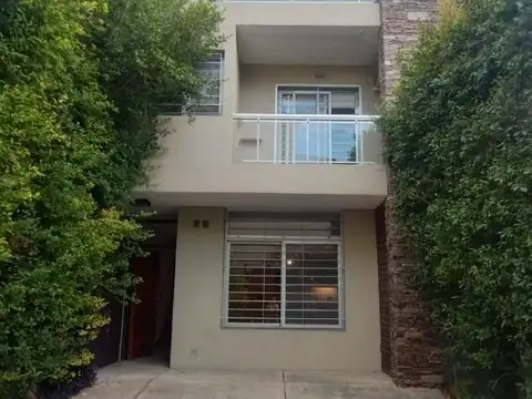 TRIPLEX con COCHERA en Complejo Cerrado en TIGRE!!!