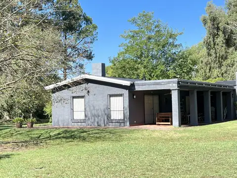 Casa 8 ambientes con 3 baños