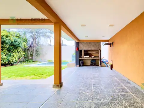 Casa en Venta con 3 cocheras