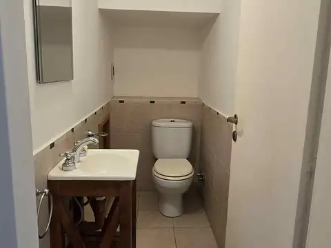 Casa en Alquiler con 2 cocheras