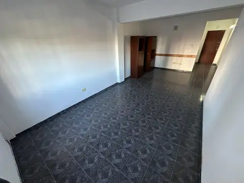 Alquiler de amplio departamento 3 ambientes