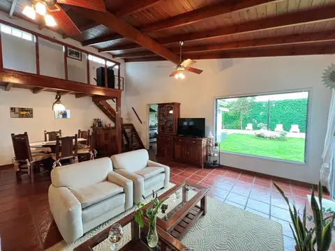 Casa 4 ambientes con 3 baños