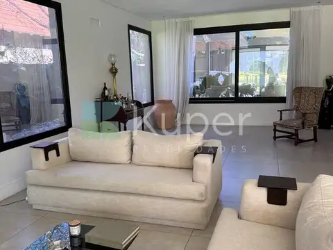 Casa 5 ambientes con 3 baños