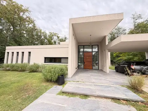 Estancias Golf, Estancias del Pilar