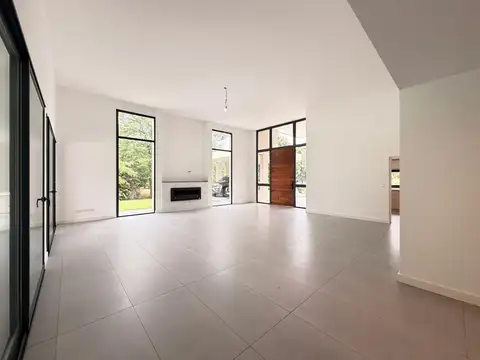 Casa 6 ambientes con 5 baños