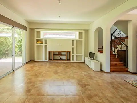 Casa 5 ambientes con 3 baños