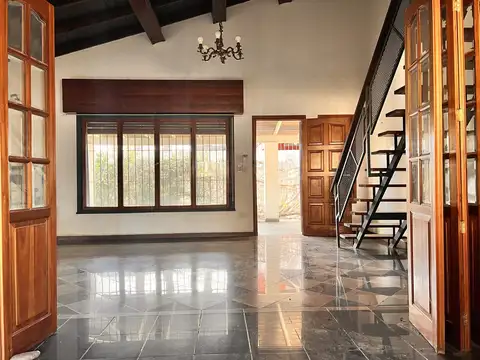 Casa en Venta con 2 cocheras