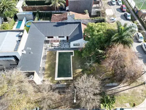 OPORTUNIDAD CASA APTA DESTINO COMERCIAL EN 476 ESQUINA 21 CITY BELL