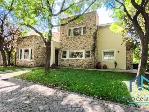 Venta Casa 260 m² Lote Central 1350 m² 4 Ambientes San Carlos Country Club Financiación