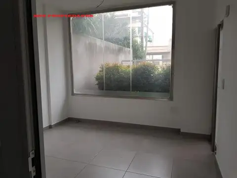 OFICINA CON COCHERA DESCUBIERTA CON RENTA