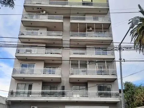 OFICINA CON COCHERA DESCUBIERTA CON RENTA 