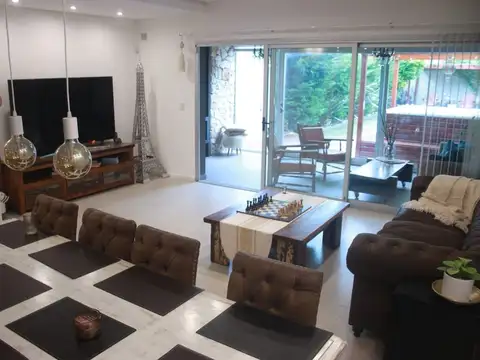 VENTA CASA 4 AMBIENTES JARDIN EN CAÑUELAS