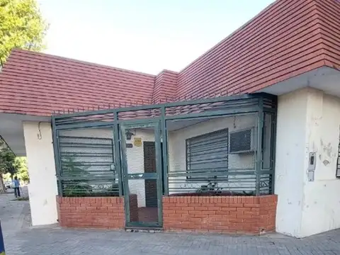 VENTA CASA EN ESQUINA- ARROYITO