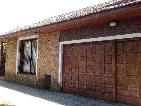 Casa  en Venta ubicado en Quilmes Oeste, Quilmes, G.B.A. Zona Sur - SVN0633_LP584421_1