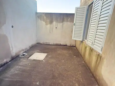 Casa 6 ambientes con 1 baño