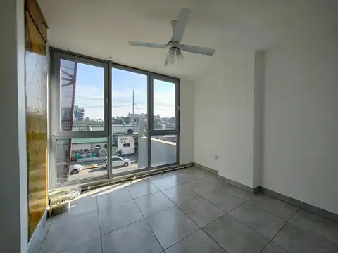 Oficina en Alquiler Banfield Centro 5 consultorios Impecable