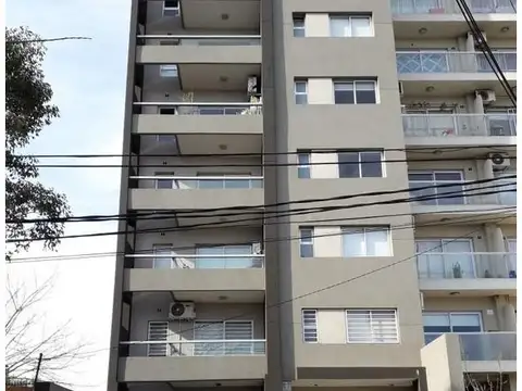 MORON SUR CENTRAL-DEPTO 2 AMB AL FRENTE+ BALCON- COCINA SEPARADA- COCH CUBIERTA -MUY BUEN ESTADO
