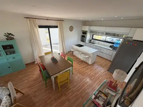 Casa 5 ambientes con 2 baños