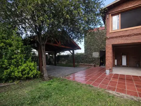 Casa en Venta 4 Ambientes en Lujan