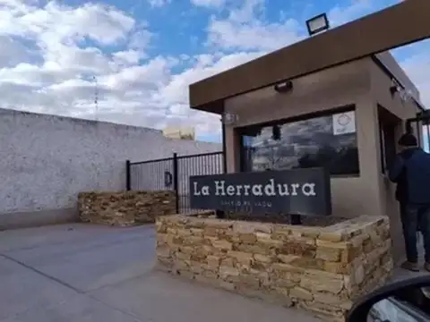 CASA Y LOTE EN POZO EN BARRIO LA HERRADURA MAIPÚ