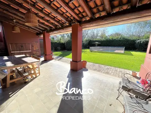 Casa en Venta con 2 cocheras