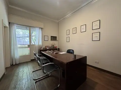 Casa 10 ambientes con 2 baños