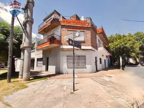 Venta PH con balcones y terraza en Villa Ballester