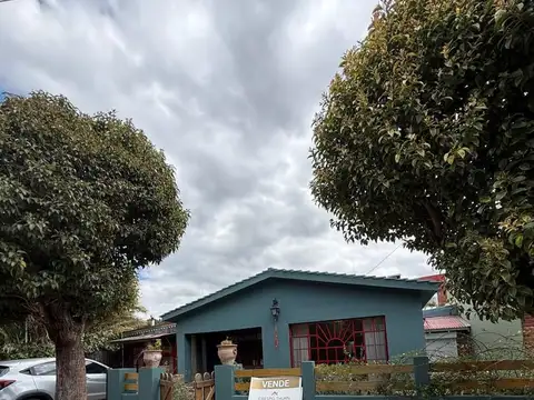Venta casa 4 dor. centro golf de la cumbre con gas natural impecable