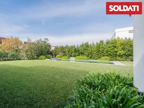 Casa en Venta con 5 cocheras