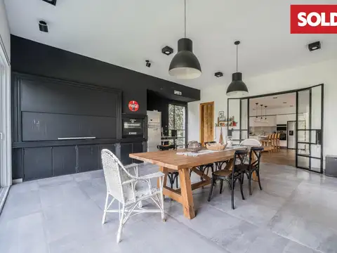 Casa en Venta, Barrio Albanueva, Lote en esquina, imperdible